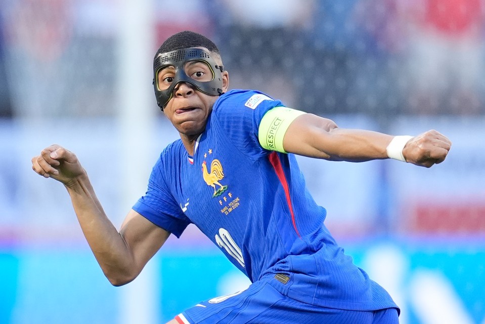 Kylian Mbappe played in a mask for first time against Poland