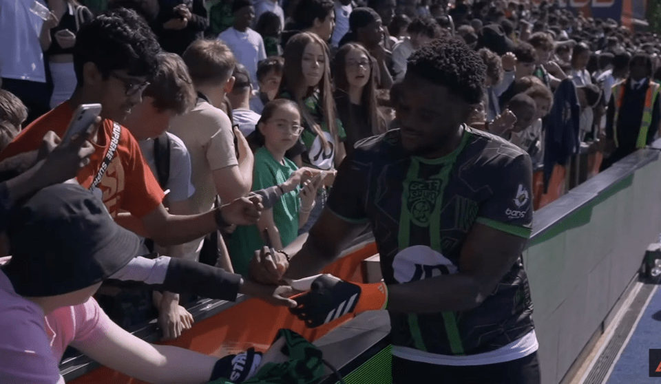 UtdTrey handing out autographs