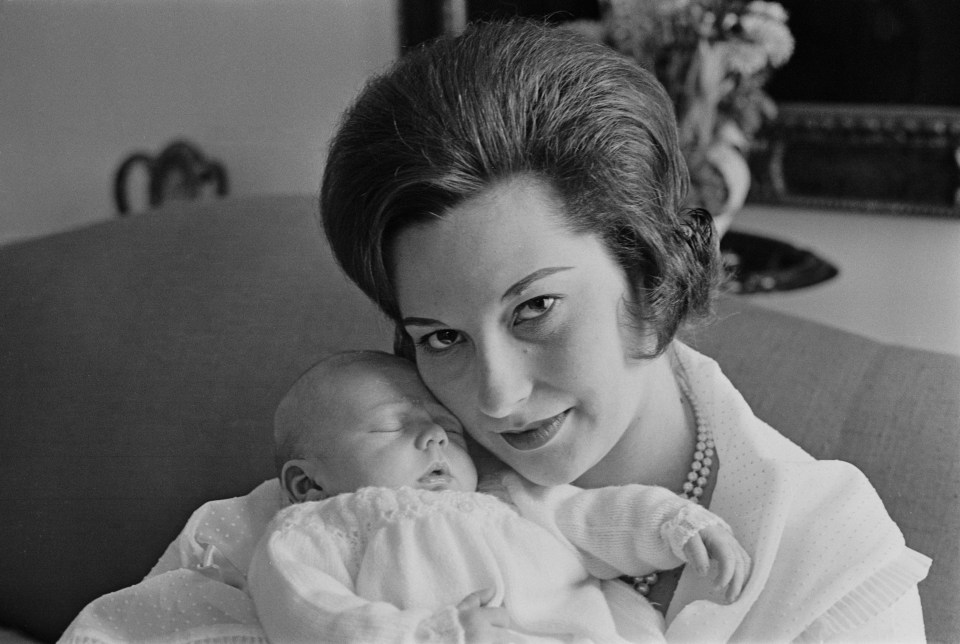 Janet Bryce, Lady Milford Haven with newborn son Ivar Mountbatten in 1963