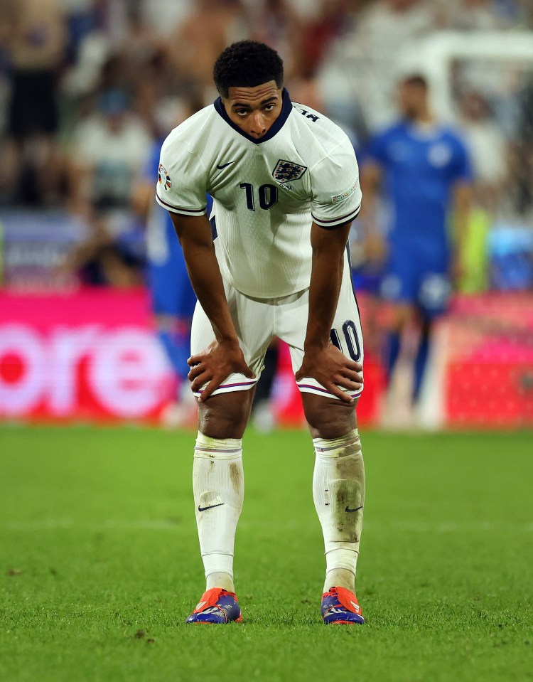 a soccer player with the number 10 on his jersey