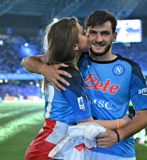 Nitsa shared this picture with Kvaratskhelia after a Napoli game