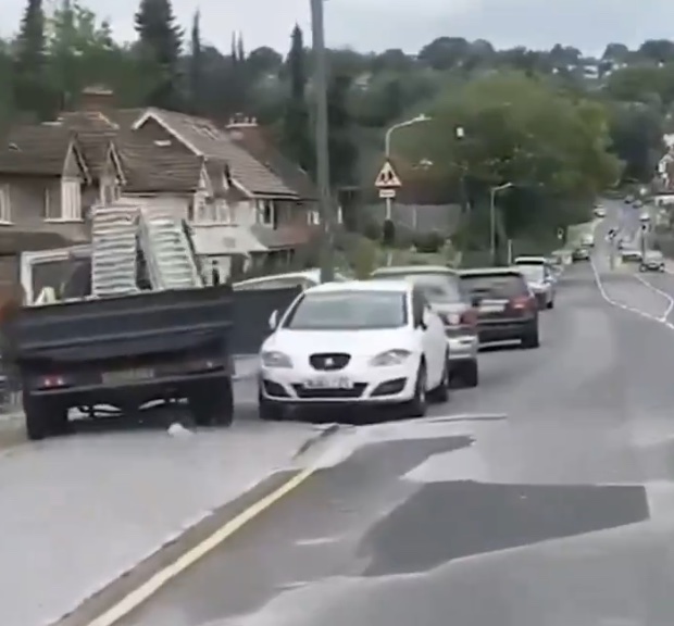 The lorry driver then swerves back to the other pavement, narrowly missing some parked cars