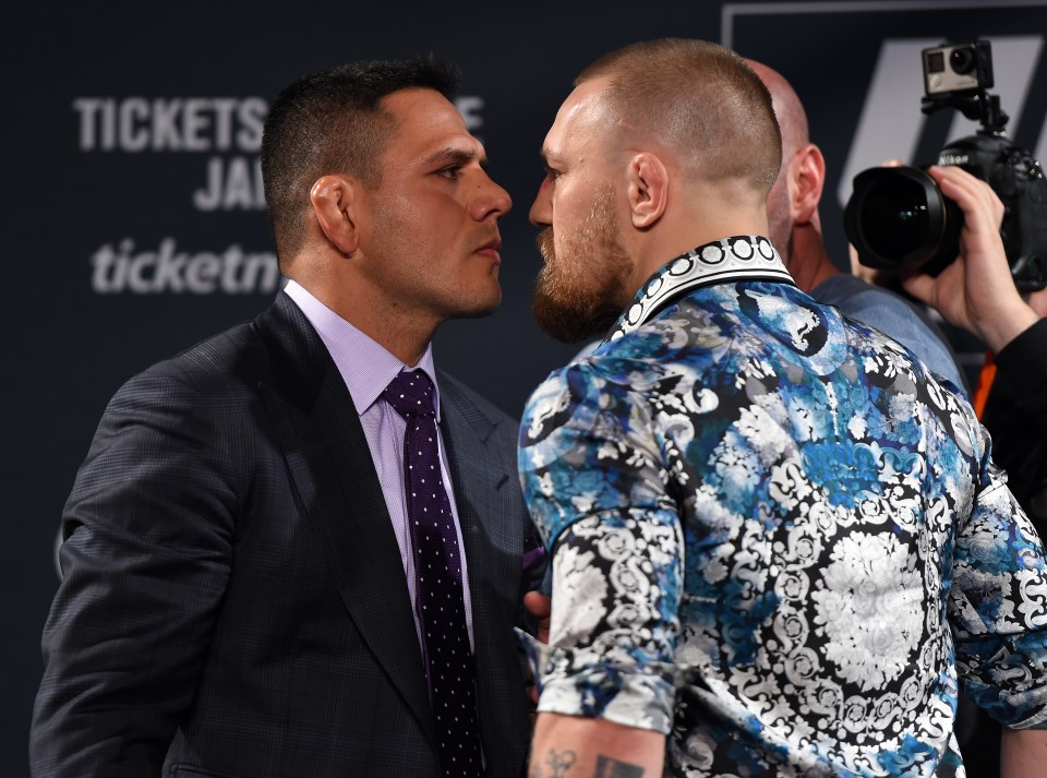 Rafael dos Anjos pulled out of fighting Conor McGregor in 2016