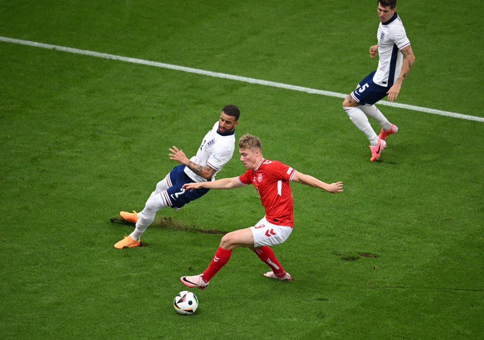 Rasmus Hojlund turns away from Kyle Walker on the dodgy pitch