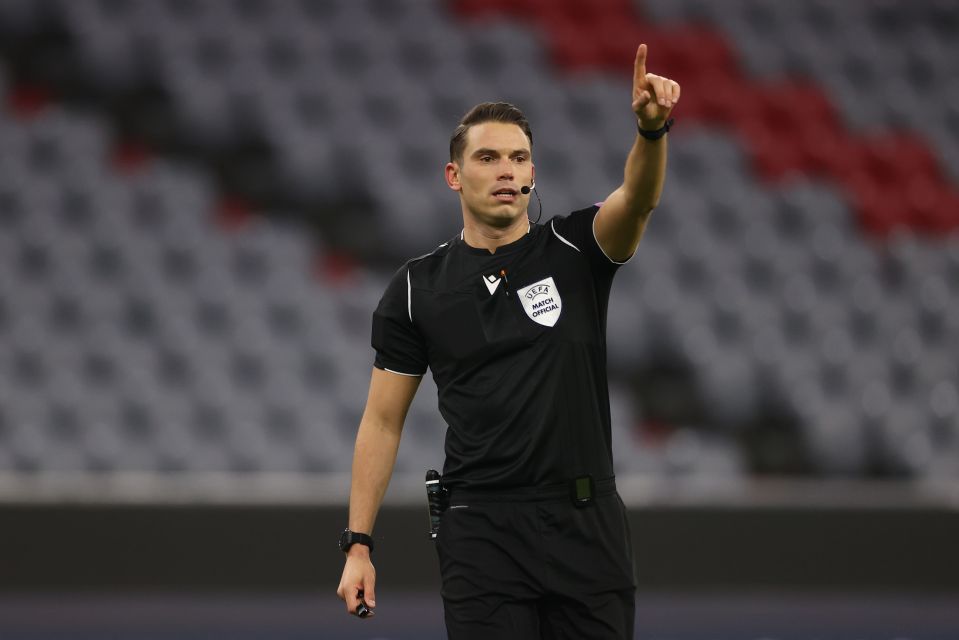 Schärer during the UEFA Champions League Group A stage match between FC Bayern Muenchen and Lokomotiv Moskva