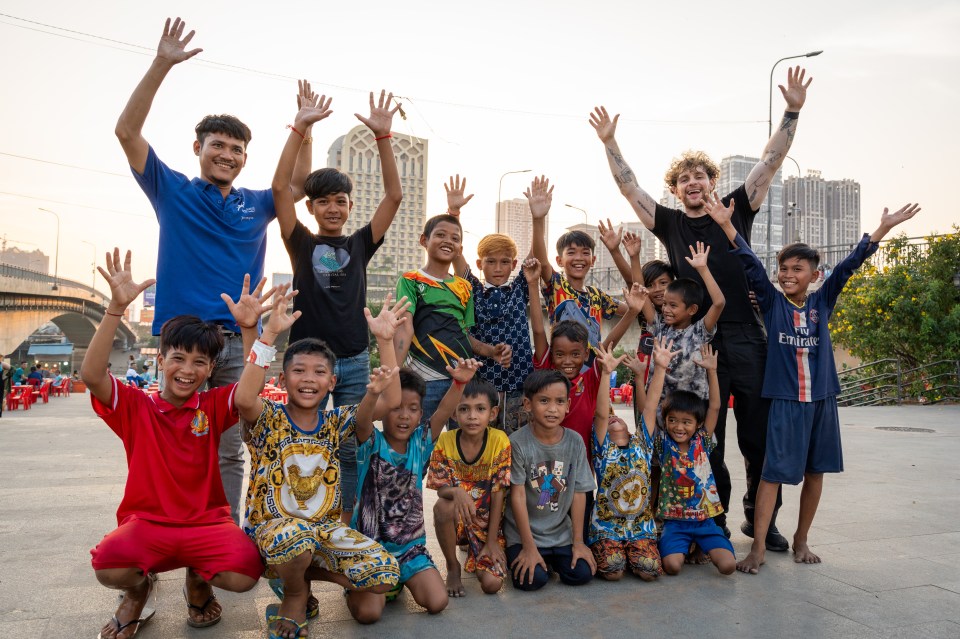 Tom met children who are helped by UNICEF in Phnom Penh