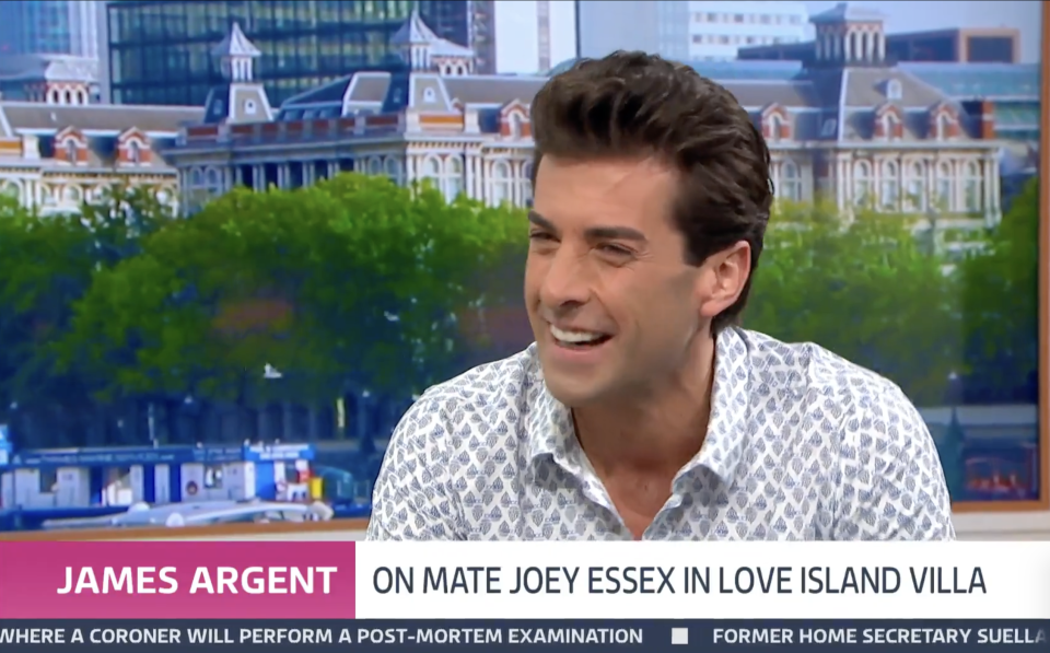 Arg showed off his toned look on the ITV daytime show in a patterned shirt