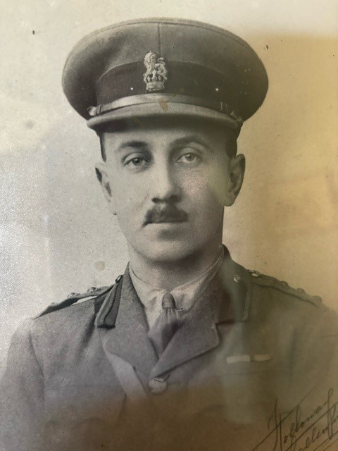 Brigadier Robert Kellie OBE, collected the pieces between 1899 and 1901 and it comprised pieces mainly from the Daoguang to the Guangxu periods