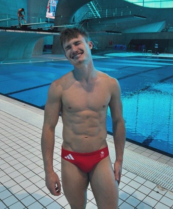 Jack Laugher //www.instagram.com/p/C8sLzHQMCpg/?hl=en,