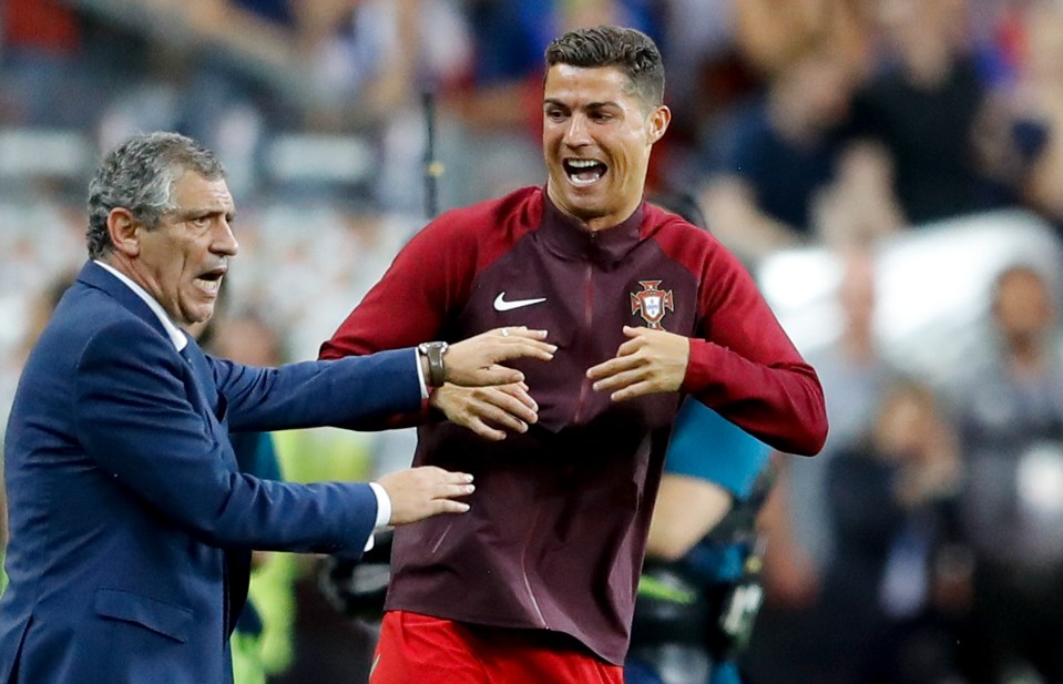 Ronaldo gave instructions from the sidelines after suffering an injury