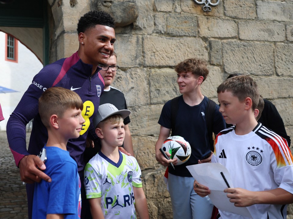 Englan hero Ollie Watkins poses with a group of young fans — and called on them and supporters everywhere to roar us on to glory on Sunday