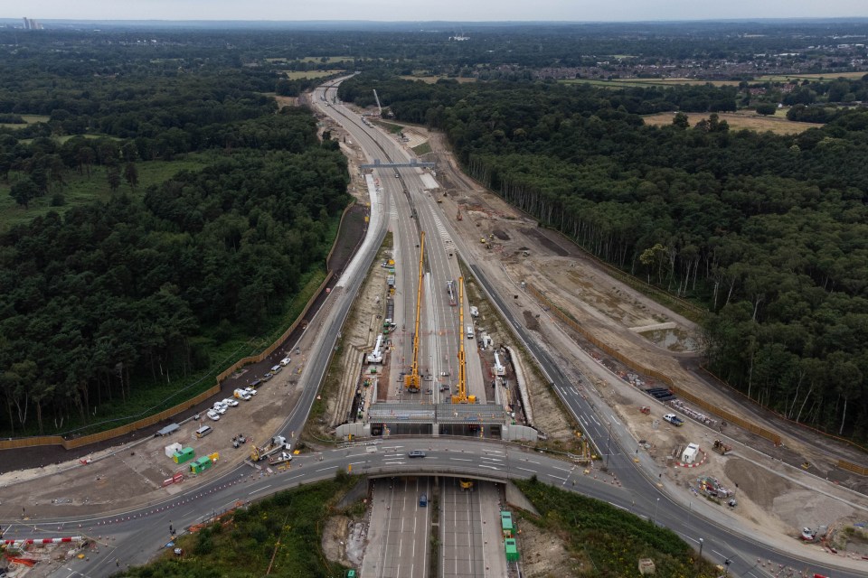 National Highways is installing a new bridge at Junction 10