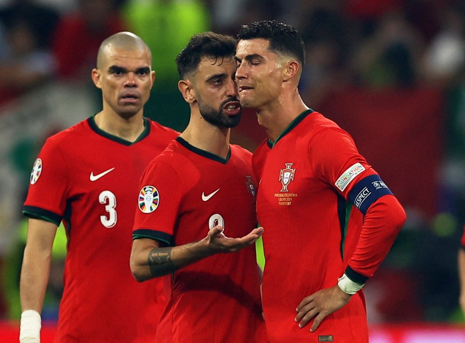 Bruno Fernandes consoles his skipper