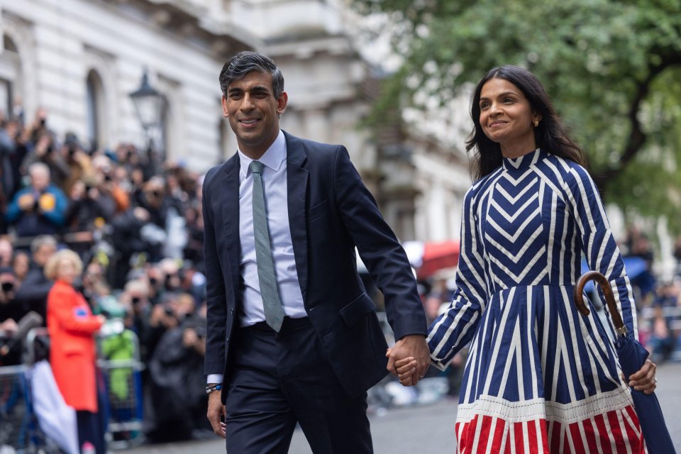 Rishi Sunak, accompanied by his wife Akshata Murty, delivers his resignation speech