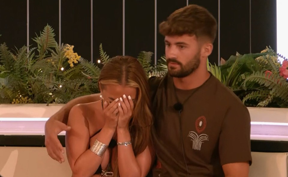 Nicole broke down in floods of tears as Jess was dumped