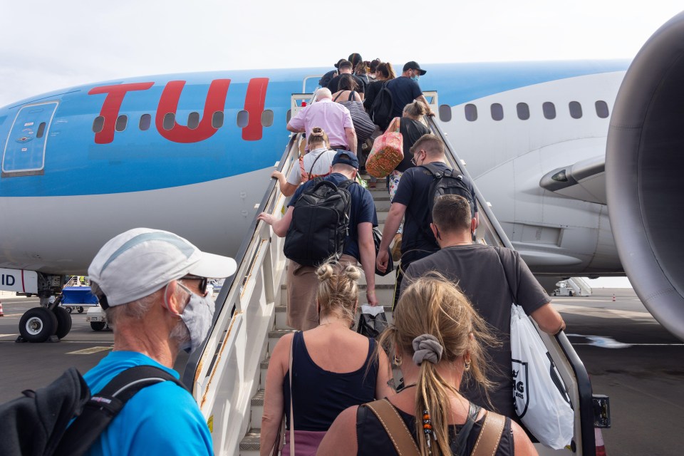 2HNAWR0 Passengers boarding Tui 787-8 Dreamliner aircraft at Amilcar Cabral (Sal) International Airport, Sal, Republica de Cabo (Cape Verde)