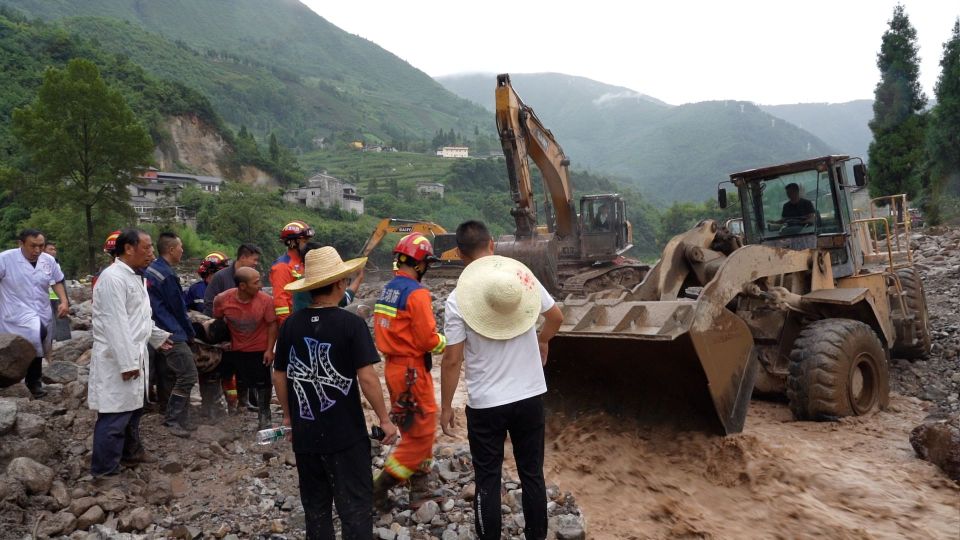 Rescue forced along with locals searching for the missing people