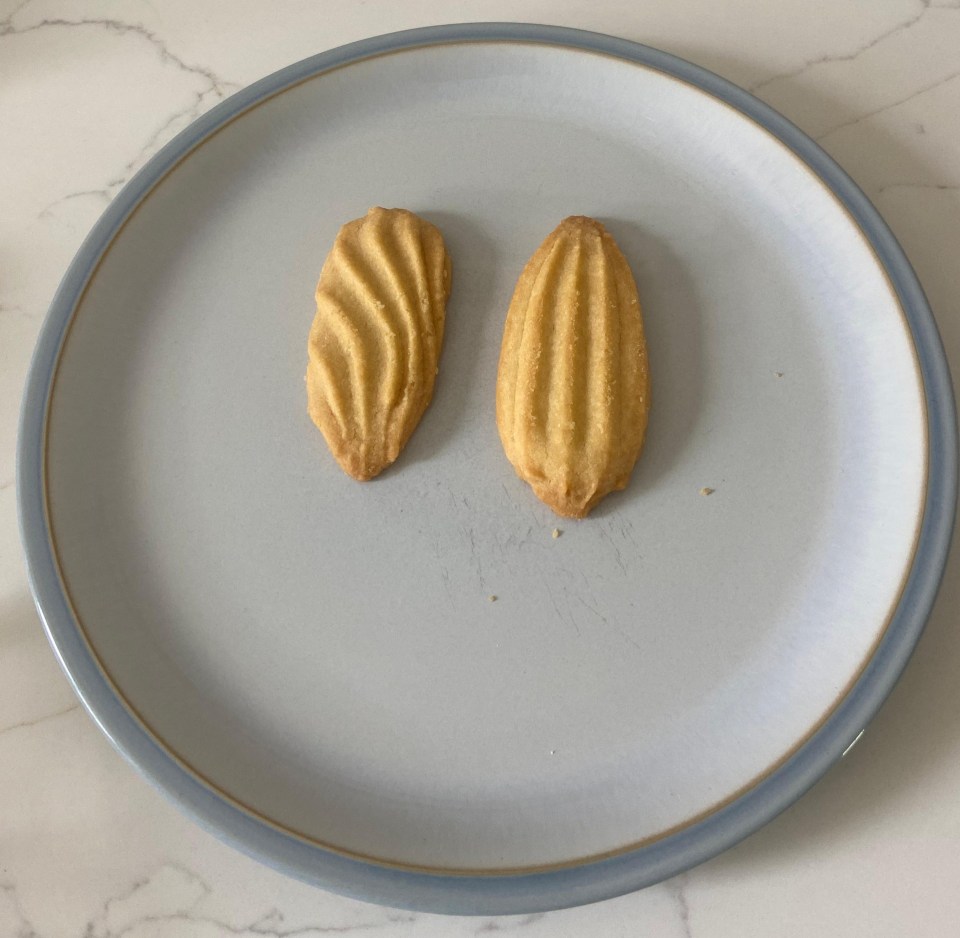 Both biscuits (Duchy left and M&S right) looked similar and both tasted delicious