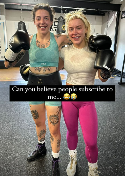 Unbeate 2-0 boxer Eilish Tierney with sparring partner Elle Brooke