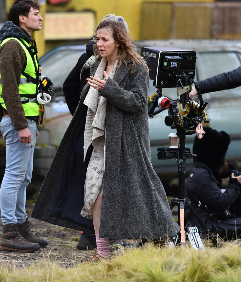 A dishevelled Jodie takes a break after filming her scenes