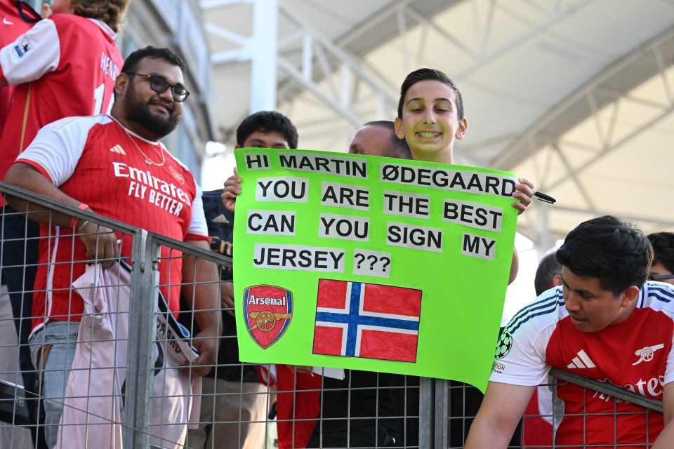 CARSON, CALIFORNIA - JULY 24: A Arsenal FC fan holds up a sign prior to the match against AFC Bournemouth at Dignity Health Sports Park on July 24, 2024 in Carson, California. (Photo by Stuart MacFarlane/Arsenal FC via Getty Images)