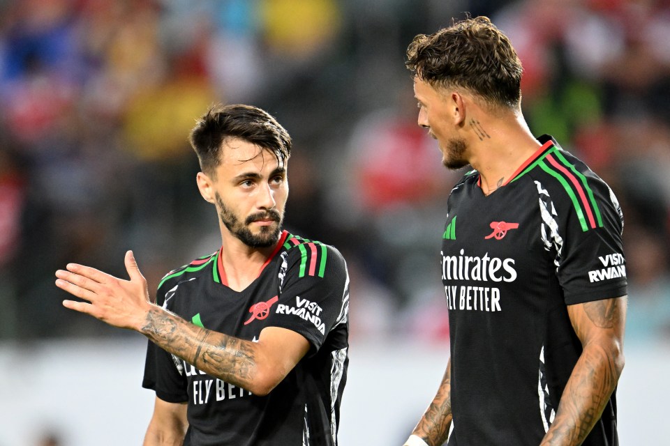 CARSON, CALIFORNIA - JULY 24: FÃ¡bio Vieira #21 of Arsenal FC speaks with Ben White #4 during the first half against AFC Bournemouth at Dignity Health Sports Park on July 24, 2024 in Carson, California. (Photo by Stuart MacFarlane/Arsenal FC via Getty Images)