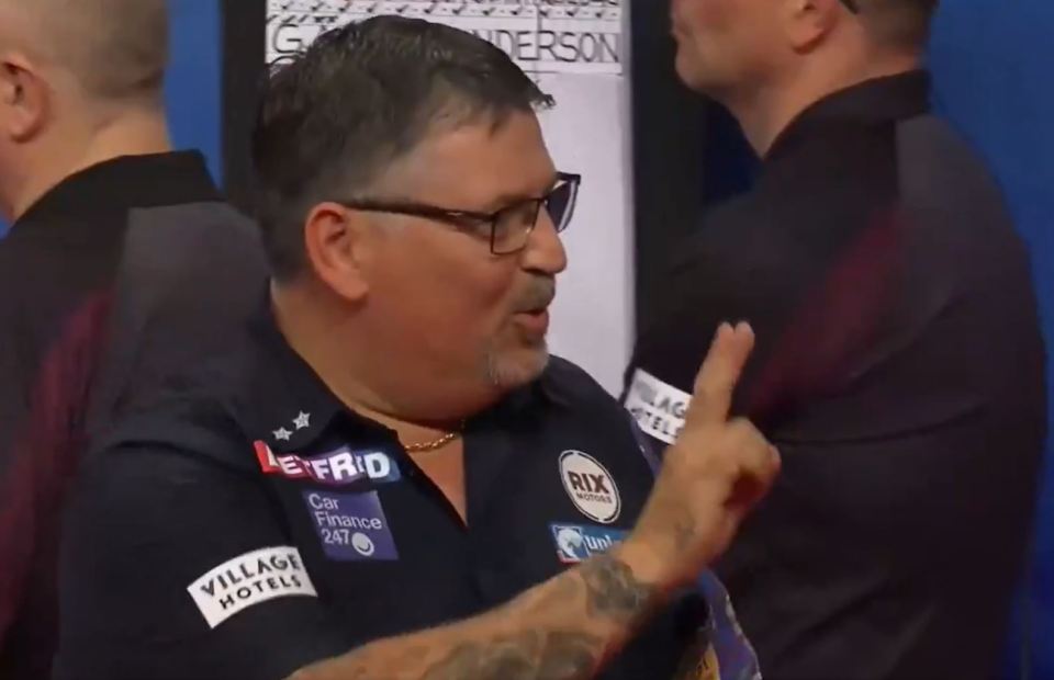 Gary Anderson goaded England fans with a 2-1 hand gesture