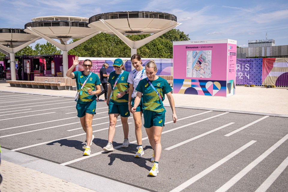 The Australian Olympic team has been urged to avoid wearing their team outfits when out in Paris over a number of serious security breaches in recent weeks