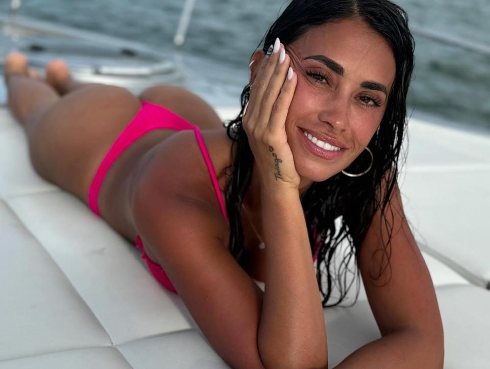 Antonela posed in a pink bikini