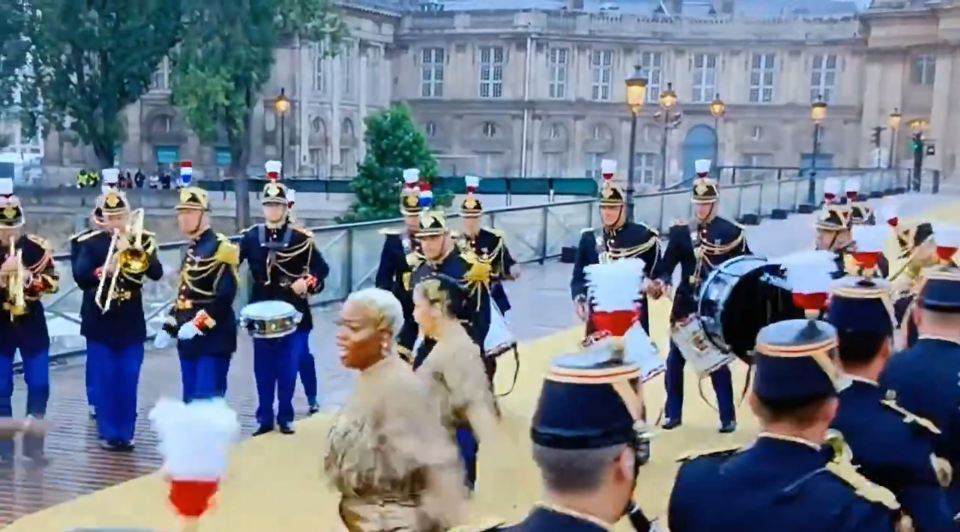 Fans say ‘France would win a gold medal in dad dancing’