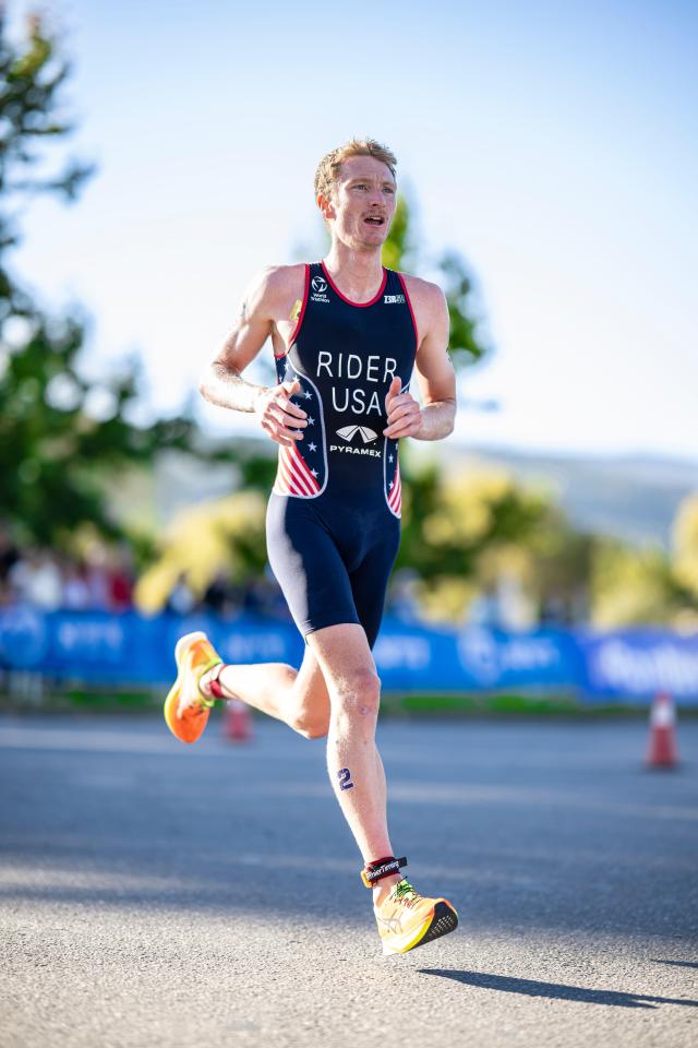 a runner with the name rider usa on his shirt