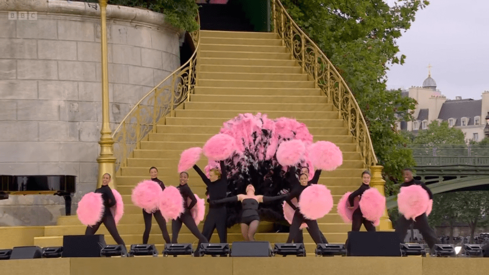 She sang in French in a cabaret-inspired set on the River Seine