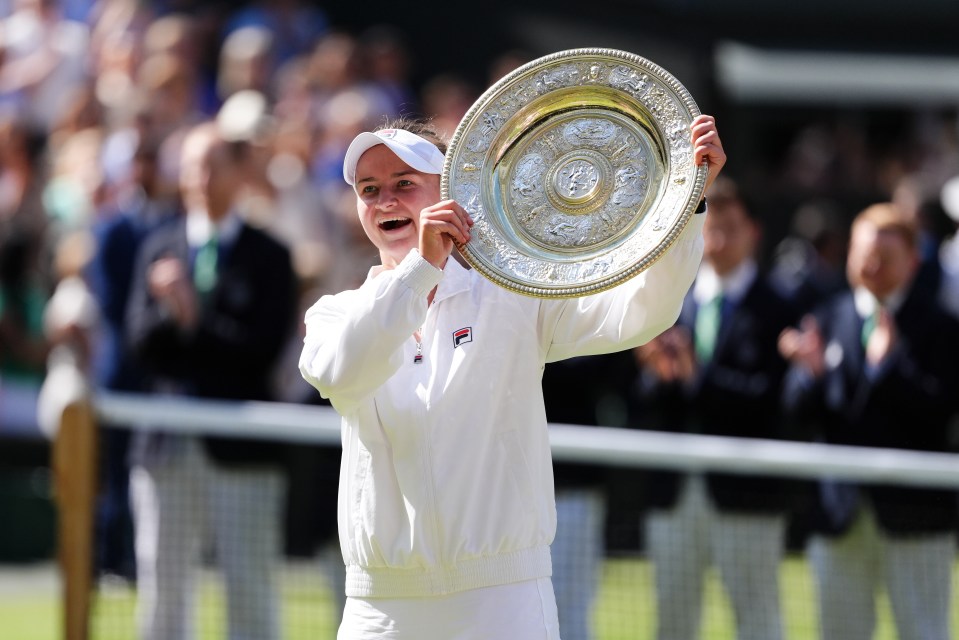 Krejcikova lifts the Venus Rosewater Dish