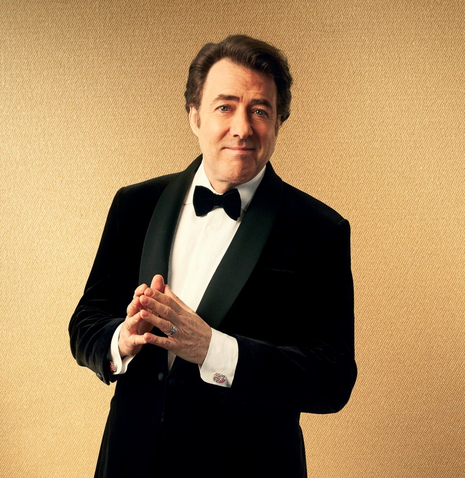 Talk show host Jonathan Ross is negotiating a return to the BBC in the celebrity spin-off of The Traitors