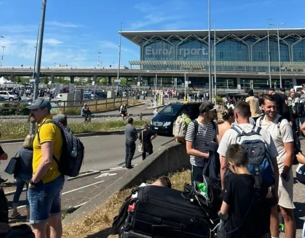 Travellers were made to evacuate the Basel-Mulhouse airport over a suspected bomb threat