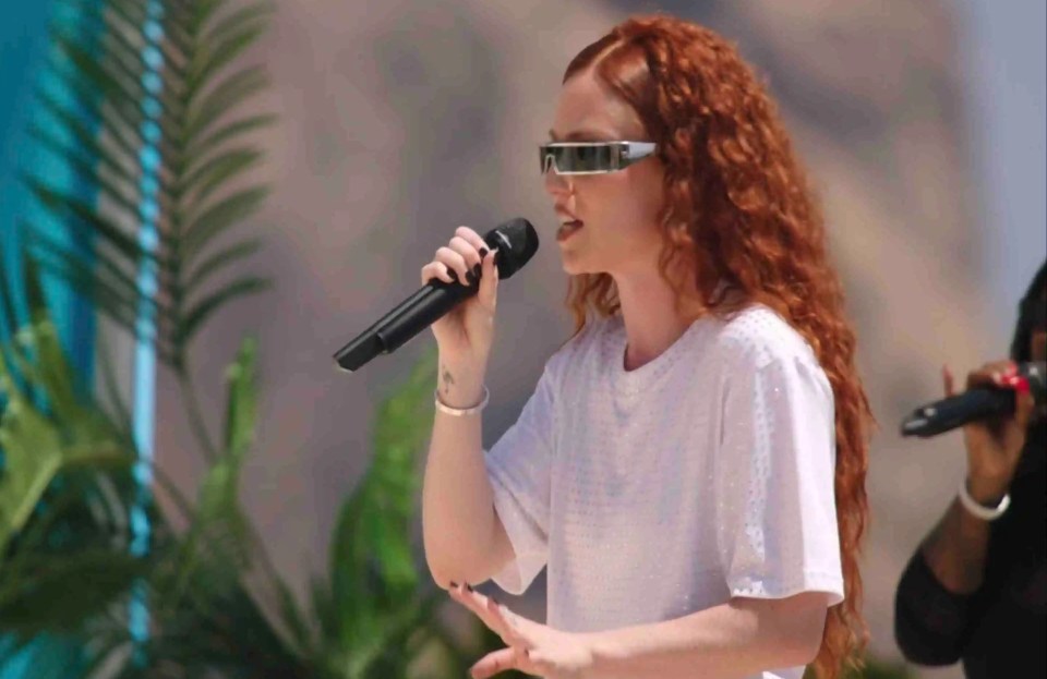 Jess Glynne performed for the Islanders