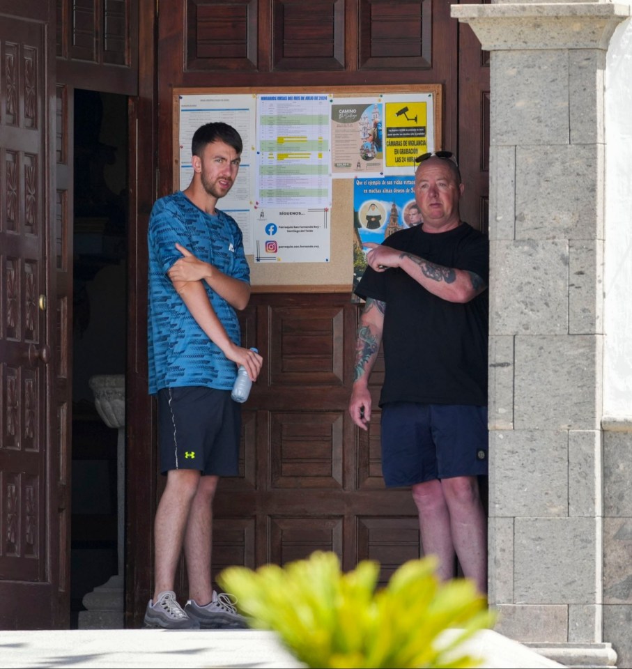 Jay's older brother Zak, 24, was also spotted alongside his dad