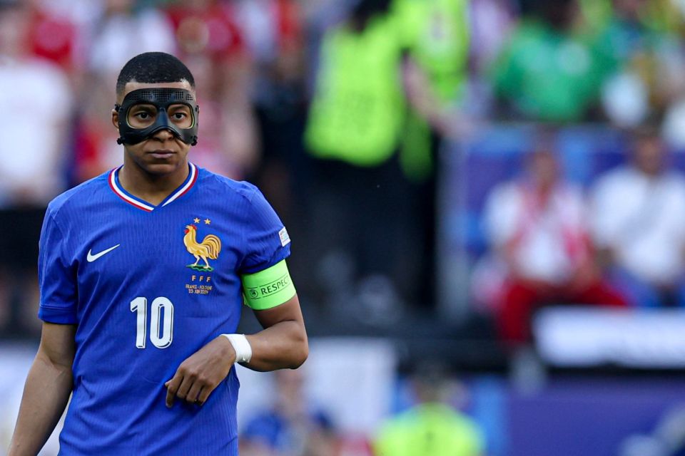 The star has revealed his hatred of wearing the mask to protect his broken nose