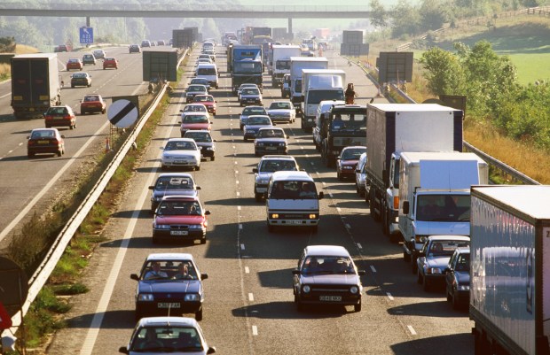 a busy highway with cars and trucks and a sign that says ' a ' on it