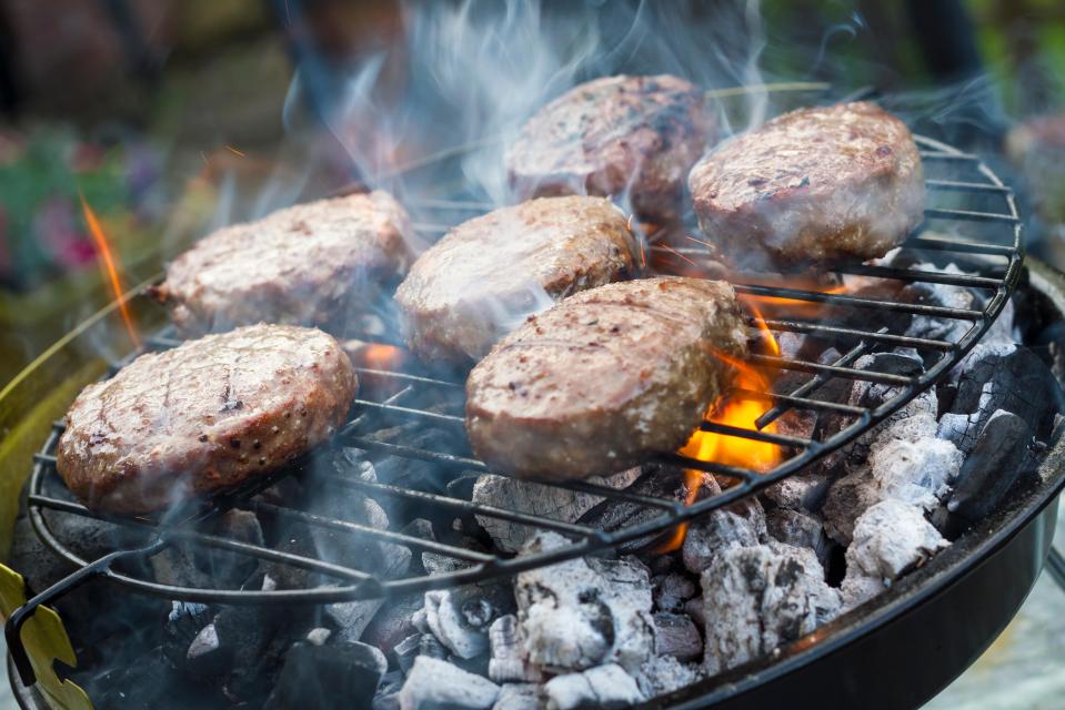 EYBFXE Meat cooking on a BBQ barbecue grill