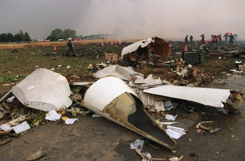 The catastrophic crash began with one of the tyres