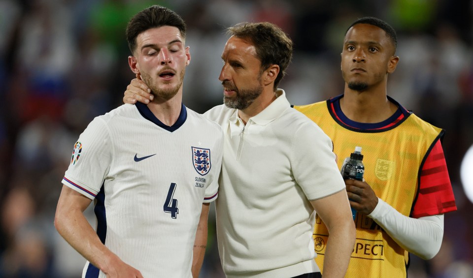 Southgate consoles Declan Rice after England lost to Spain in the Euro final