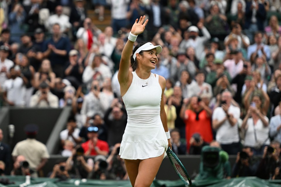 The British Wimbledon hopeful smashed Elise Mertens to advance to the third round