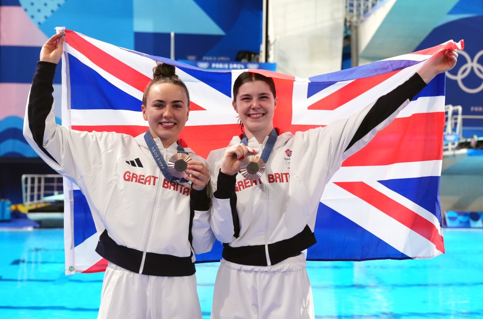 Andrea Spendolini-Sirieix and Lois Toulson proudly showing off their their bronze medals at the Paris 2024 Olympics