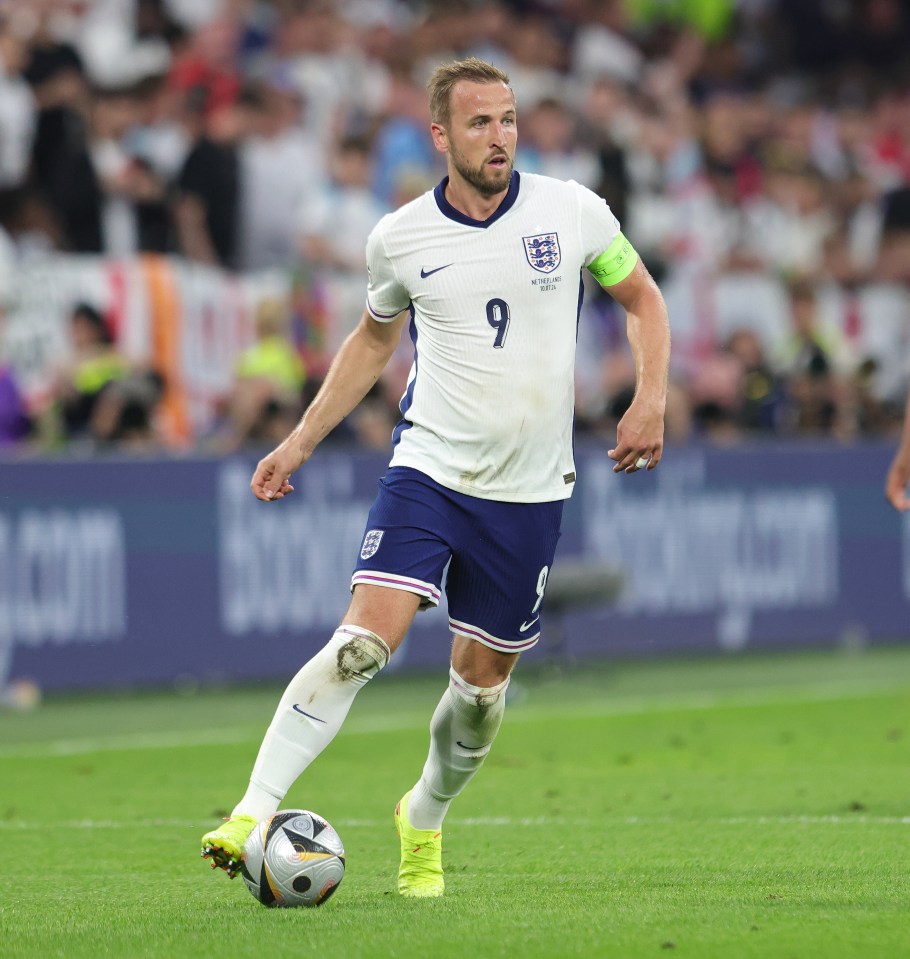 a soccer player with the number 9 on his jersey