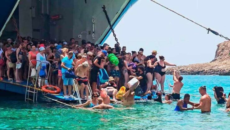 Tourists at a Brit holiday hotspot had to jump off their ferry into the sea