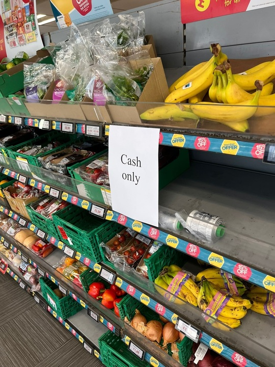 a sign in a grocery store says cash only