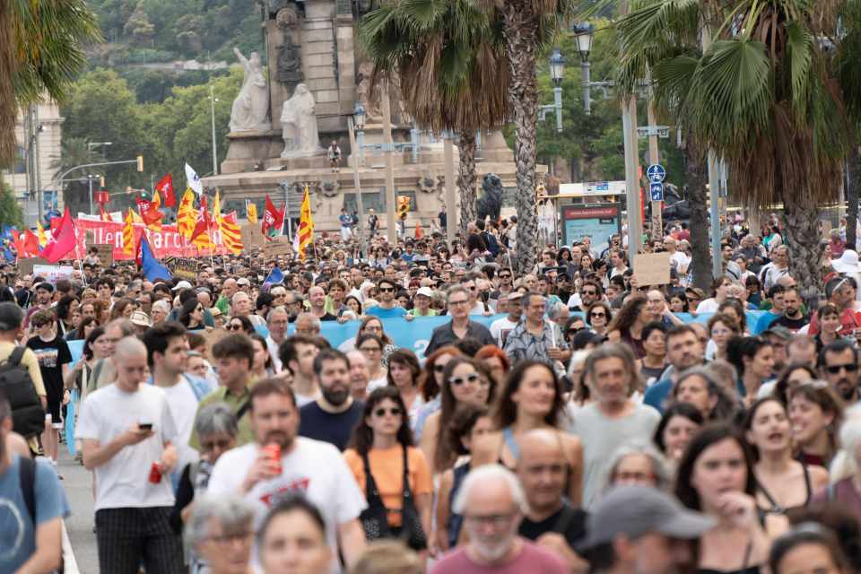 Mandatory Credit: Photo by Eric Renom/LaPresse/REX/Shutterstock (14575069k) Thousands of people are protesting in downtown Barcelona against the city's tourist overcrowding, demanding that measures be taken to stop a situation they consider unsustainable." Miles de personas se manifiestan por el centro de Barcelona en contra de la masificaci¿n tur¿stica de la ciudad, y reclamando que se ponga freno a una situaci¿n que consideran insostenible. News politics -Barcelona, Spain Saturday, July 6 2024 Protest Against Tourism in Barcelona, Spain - 06 Jul 2024