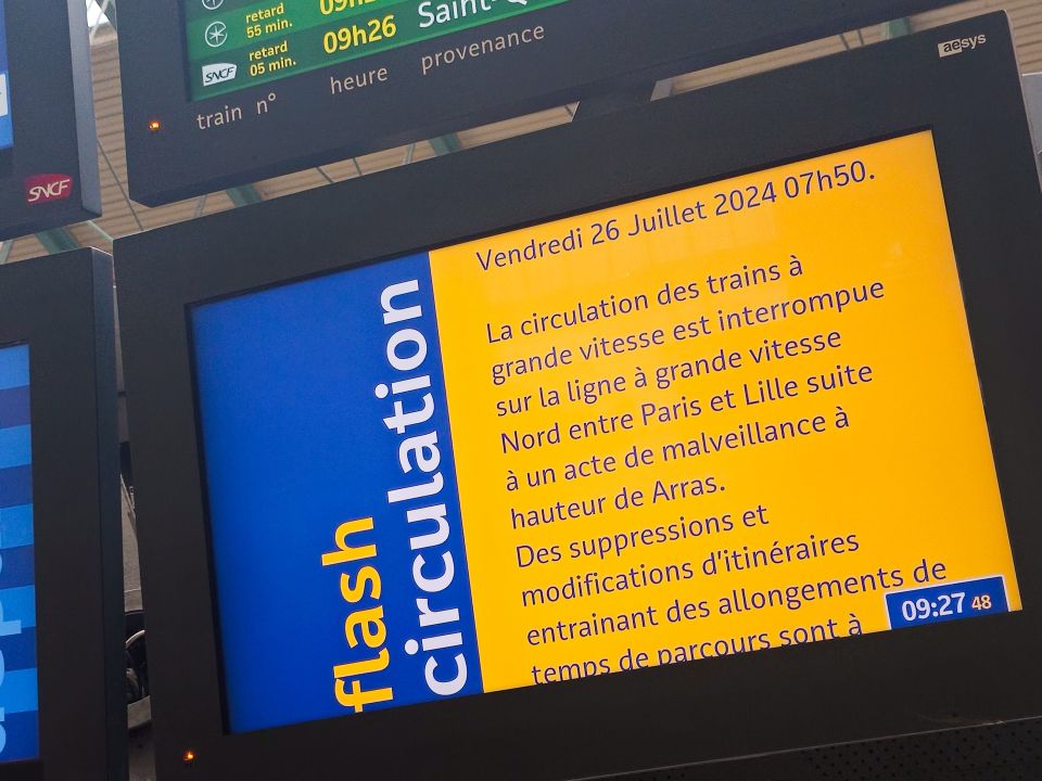 An information screen shows a notice concerning a malicious act in the Arras region