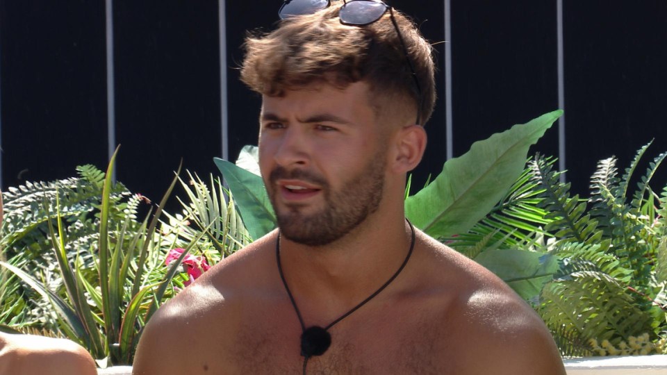 Love Island’s Ciaran Davies is left stunned as Josh Oyinsan snogs his girlfriend